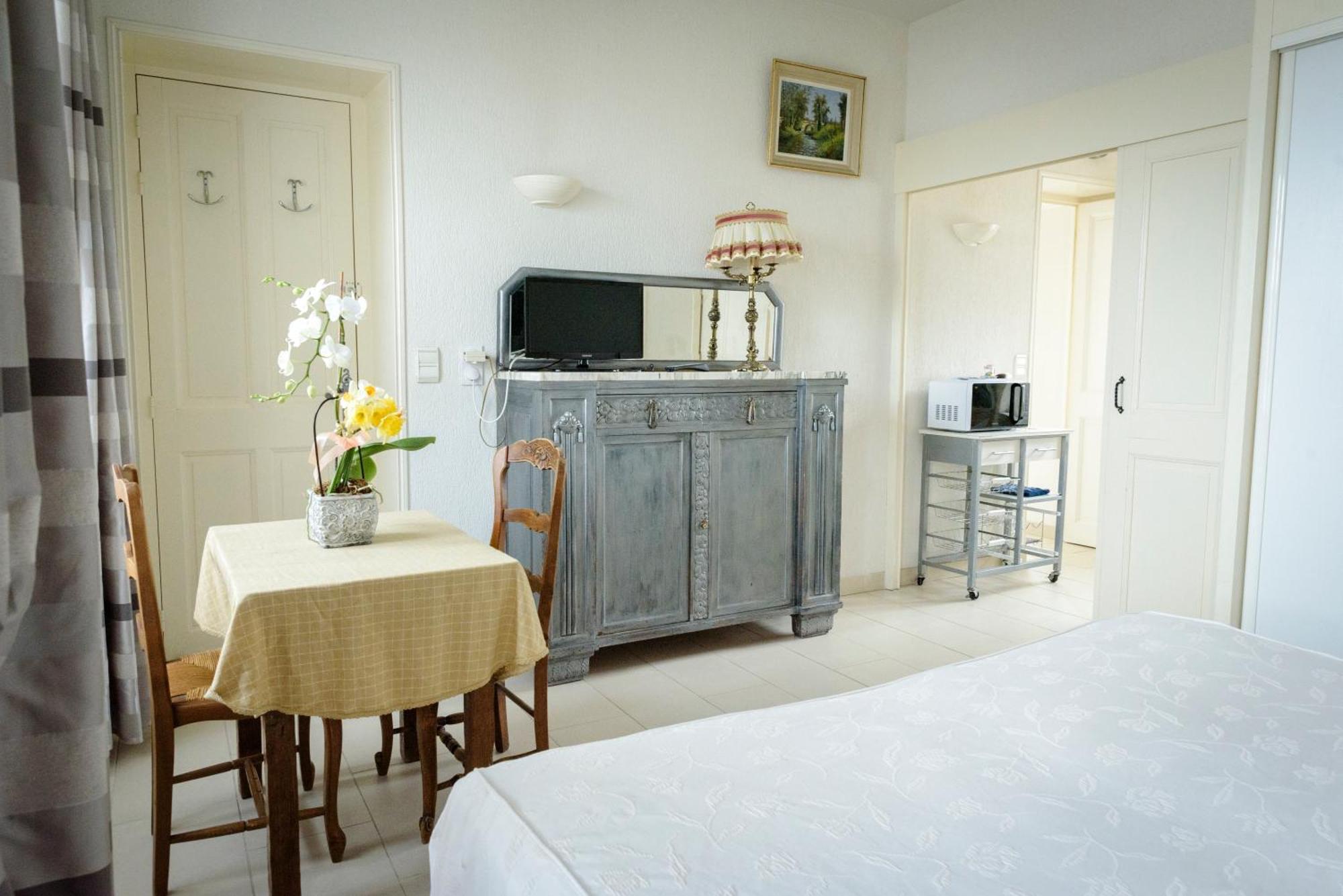 Studios et Appartements Les 4 Vents Luc-sur-Mer Exterior foto
