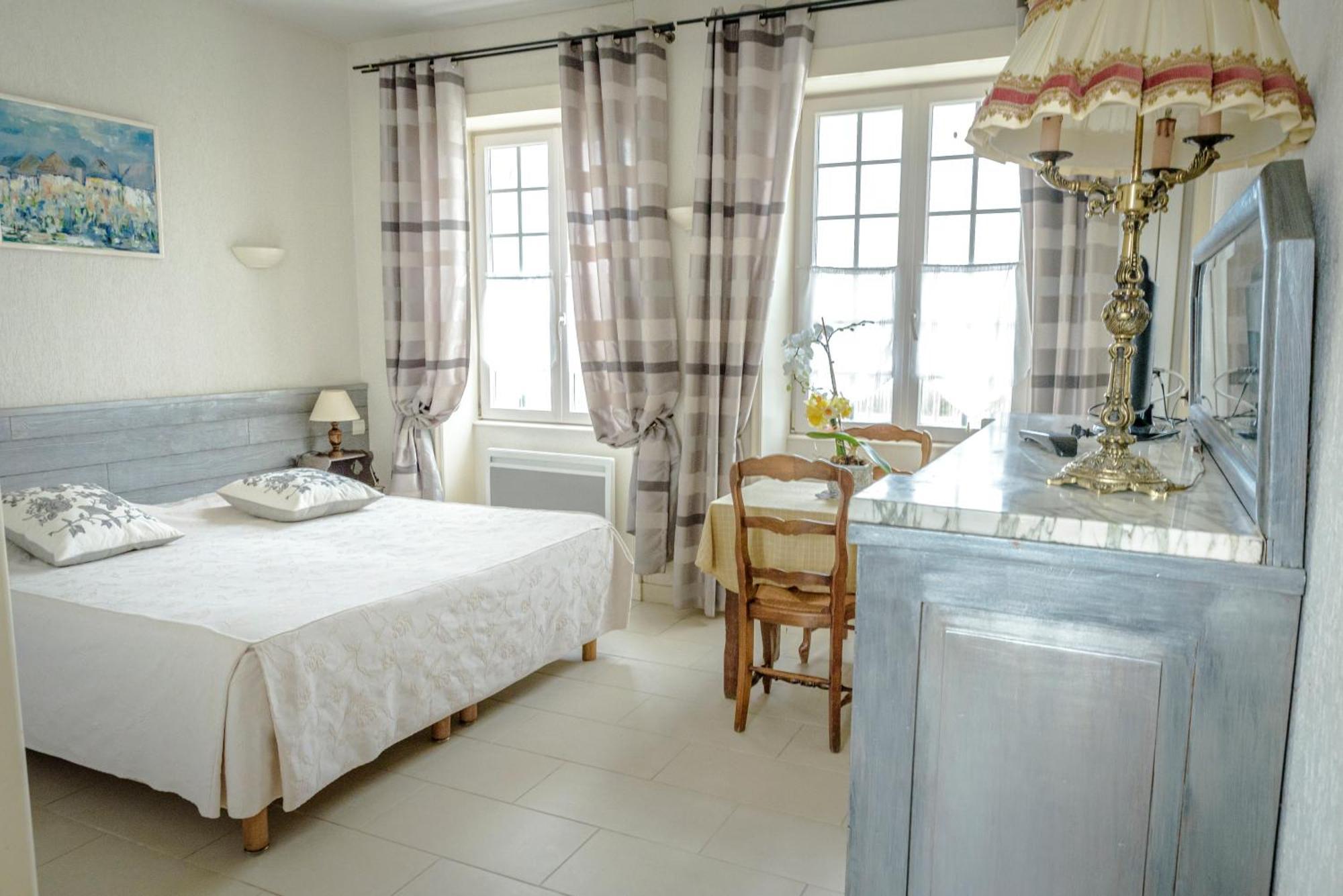 Studios et Appartements Les 4 Vents Luc-sur-Mer Exterior foto