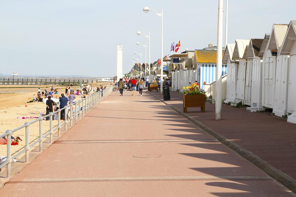 Studios et Appartements Les 4 Vents Luc-sur-Mer Exterior foto